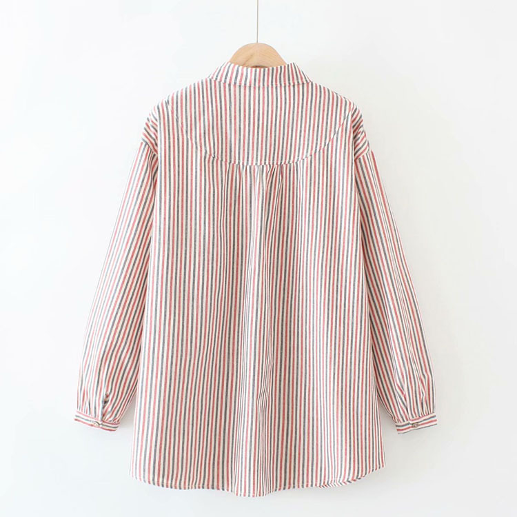 Oversized striped long-sleeve shirt inspired by classic style for an elegant and comfortable look