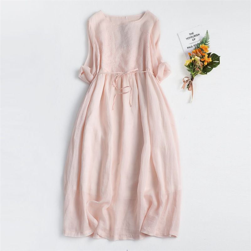 Elegant solid-color dress featuring a round neckline and delicate embroidery