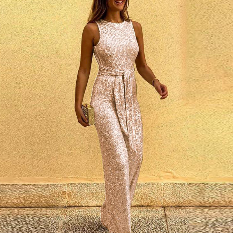 Elegant women's sleeveless jumpsuit embellished with shiny sequins