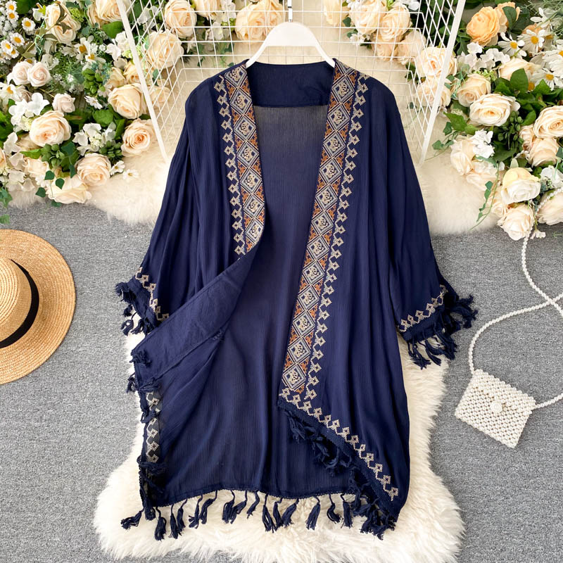 Women's cardigan jacket with elegant oriental design and exquisite embroidery