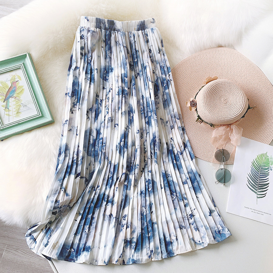 Classic mid-length chiffon skirt with an elegant artistic print