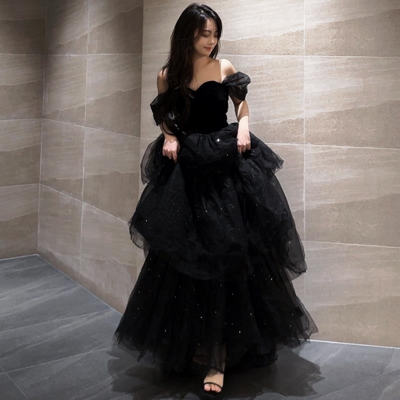 Luxurious French evening dress with a puffy skirt and a refined, elegant touch