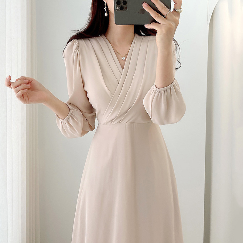 Women's dress with an elegant and subtle design