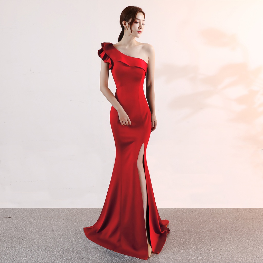 Elegant long evening gown featuring a slim silhouette and a fishtail hem that adds a touch of allure