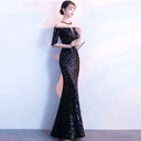 Elegant dress with a refined design that reflects a luxurious and feminine appeal