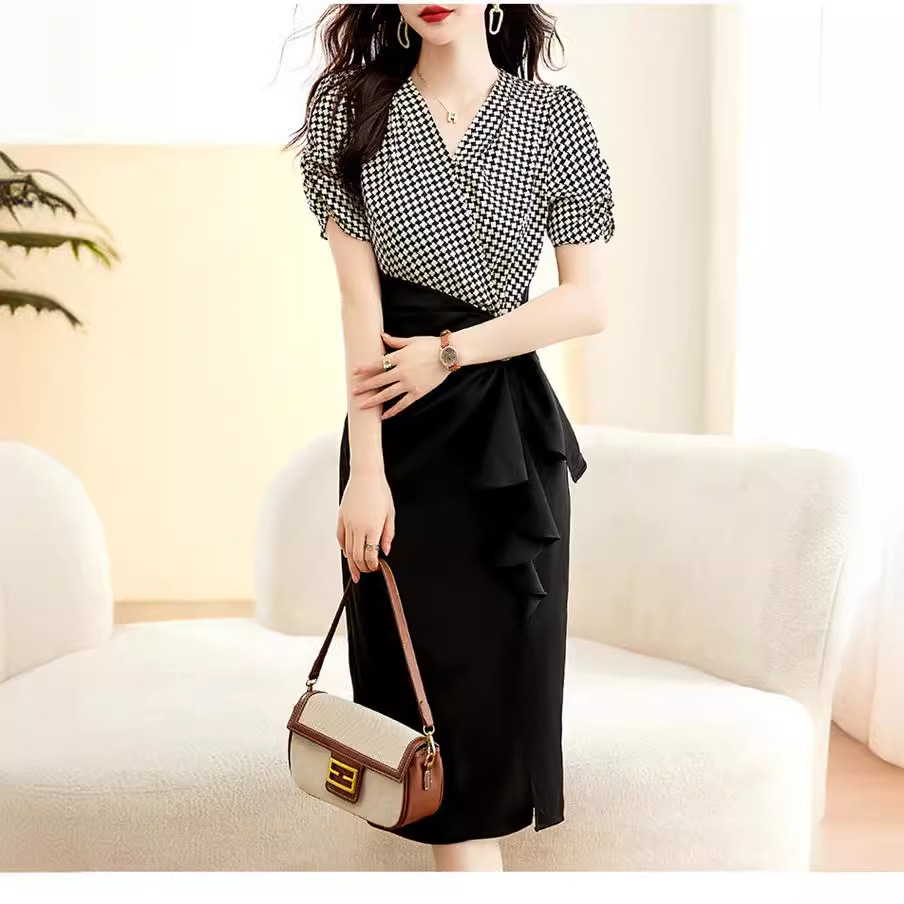 Elegant women’s dress with a slim fit inspired by modern European style