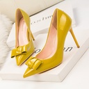 Pointed thin-heeled shoes with a low-cut front for an elegant and feminine look