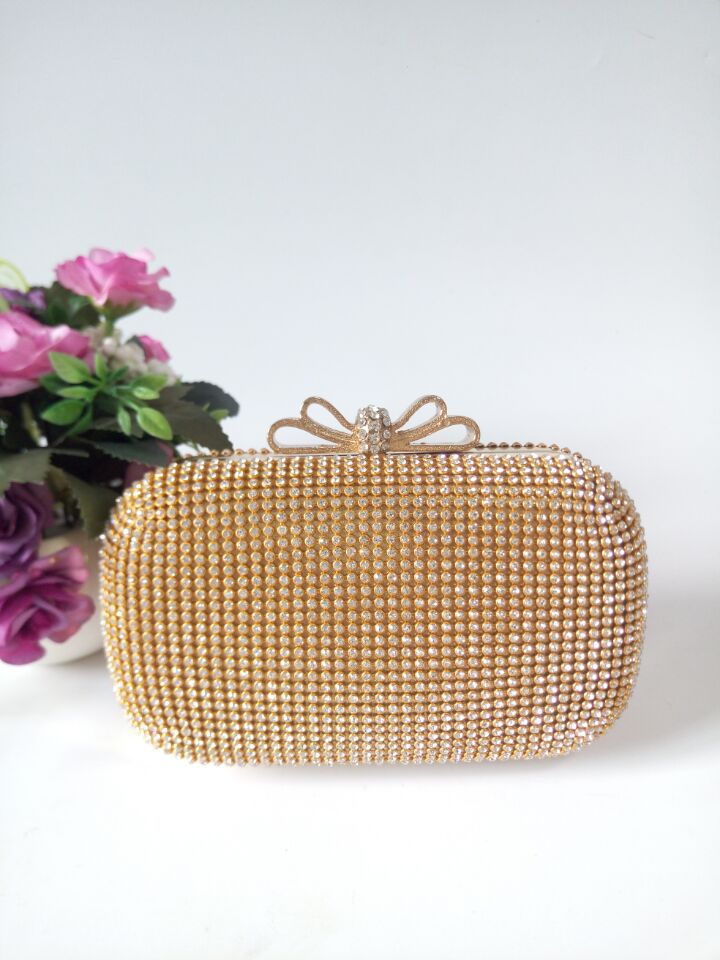 Women's evening bag adorned with rhinestones and an elegant chain