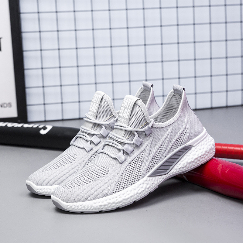 Men’s casual shoes featuring high breathability