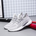Men’s casual shoes featuring high breathability