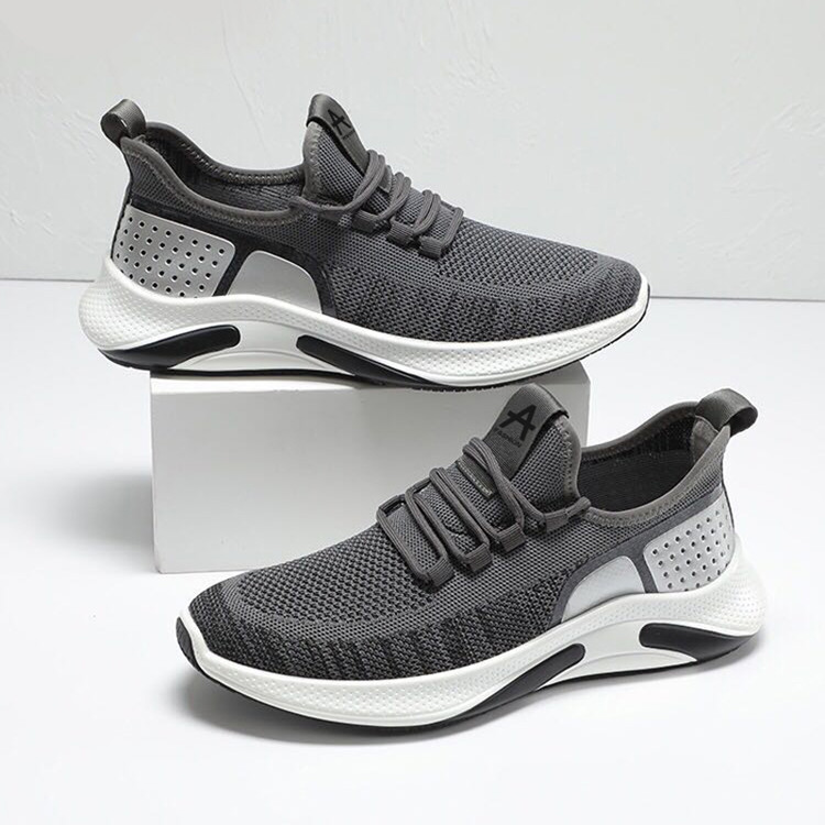 Men’s casual sports shoes with a comfortable, functional design