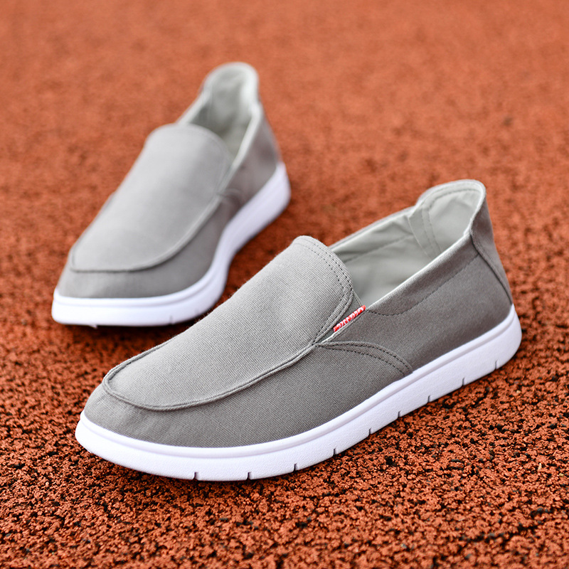 Comfortable men’s casual shoes with superior breathability