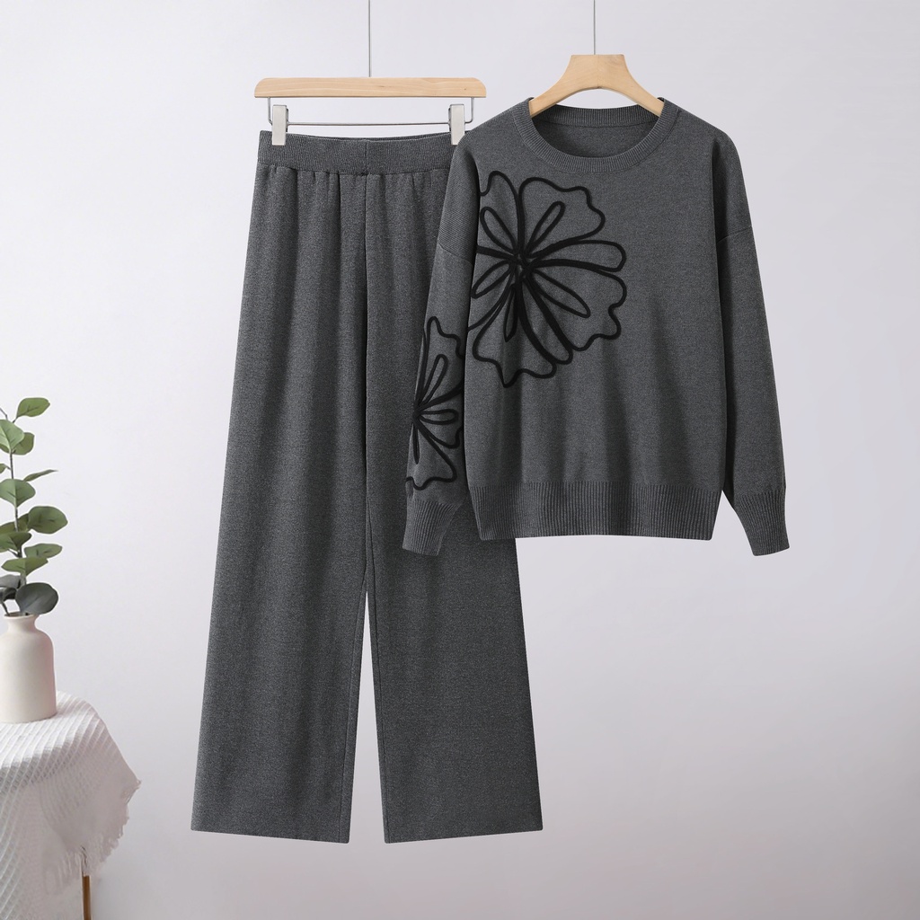 Women’s Two-Piece Set – Loose Blouse and Wide-Leg Pants