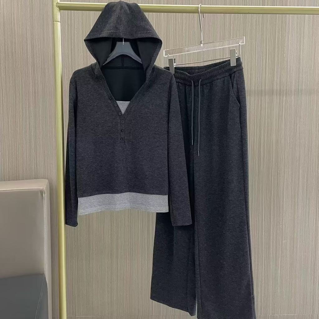 طقم نسائي كاجوال مع هودي أنيق بقصّة فضفاضة ومُنمِّقة