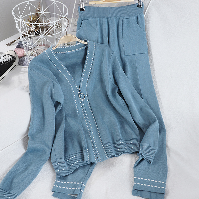 Women’s Knitted Two-Piece Set – V-Neck Blouse with Casual Polka Dot Pants