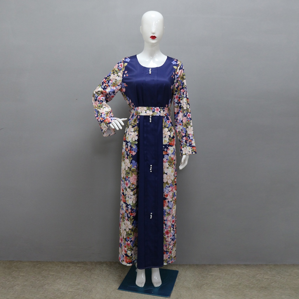 A long kaftan dress with an elegant and luxurious Islamic touch