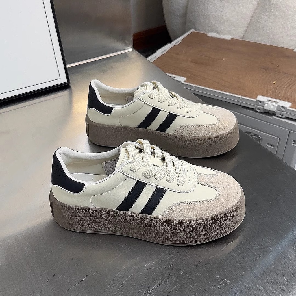 Trendy girls' sneakers with an elegant design and a comfortable round toe