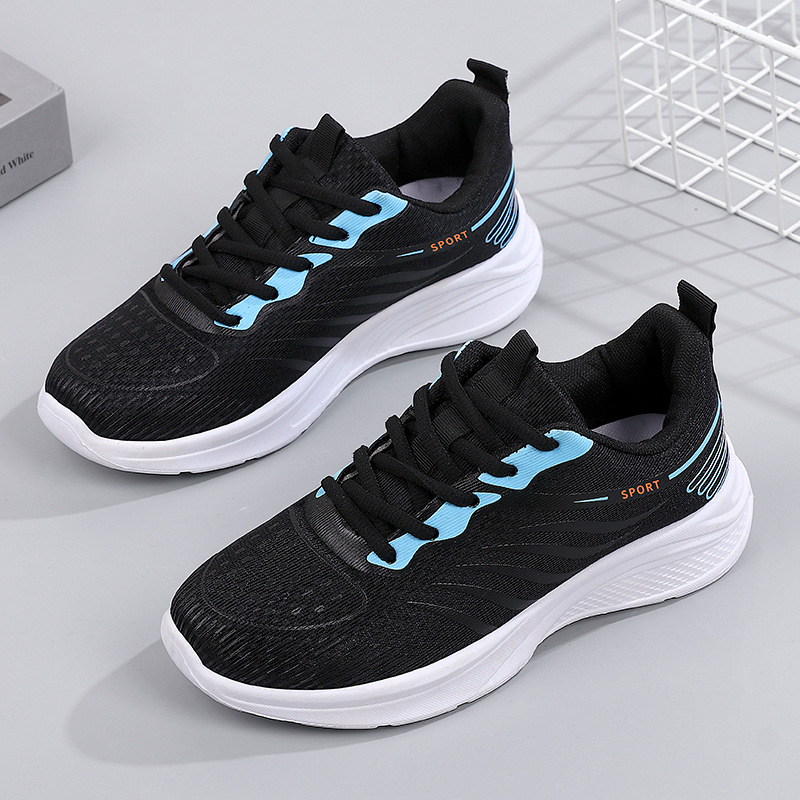 New girls’ sneakers with a breathable mesh upper