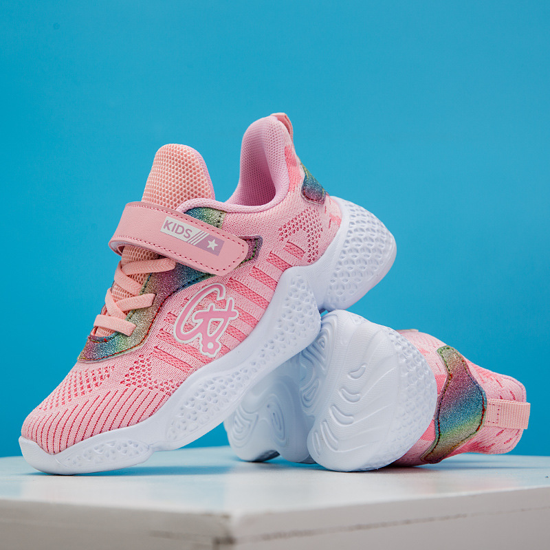 Girls’ sports sneakers with a flying-woven mesh design