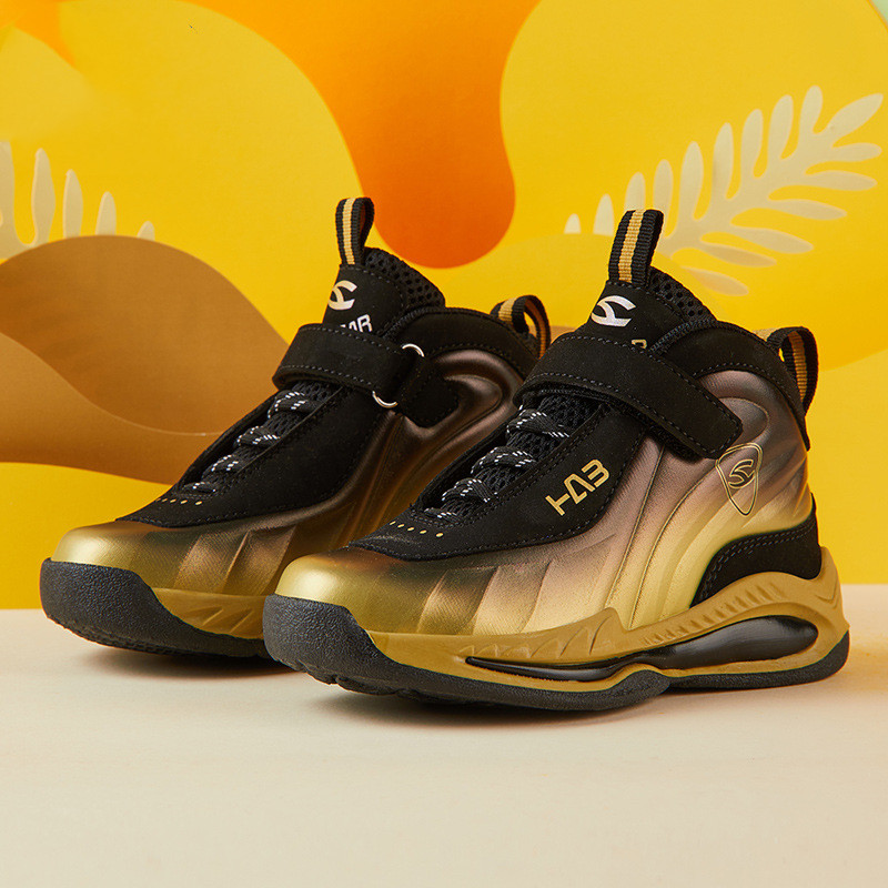 أحذية رياضية بتصميم خفيف ومتين