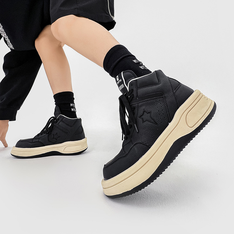 Thick-soled, elevated casual board shoes with a versatile design