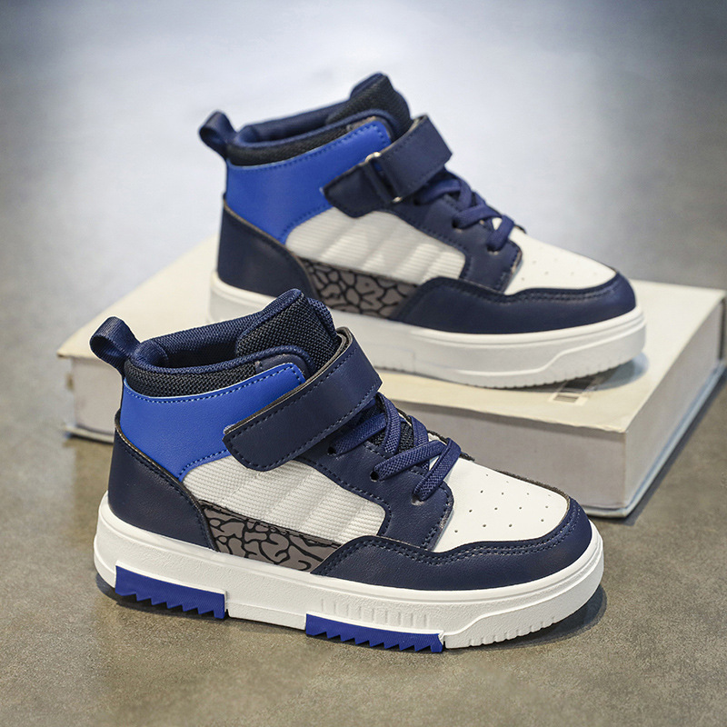 High-top boys’ sports casual sneakers, designed for comfort and everyday wear