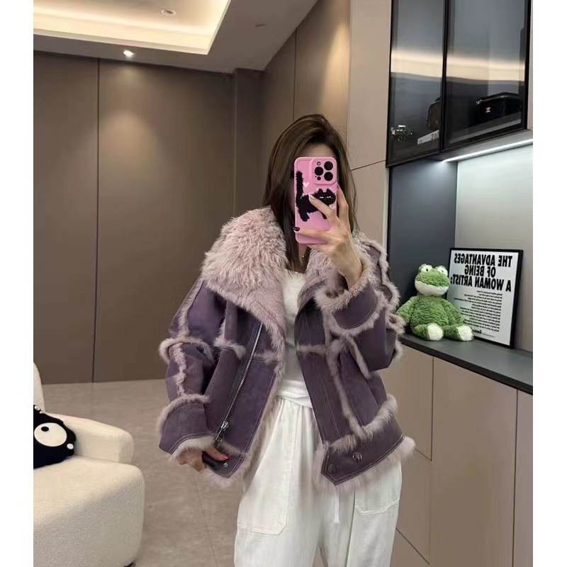 جاكيت نسائي قصير مصنوع من صوف الحملان الشاب