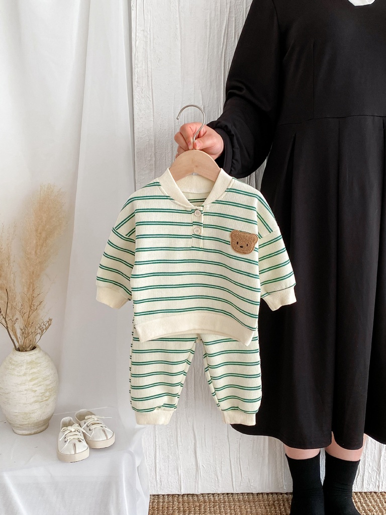 A casual set for newborns consisting of a top and comfortable pants 