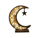فانوس رمضان خشبي بتصميم انيق يضفي أجواء روحانية مميزة