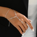 Elegant Bracelet – A Luxurious Crystal-Adorned Mitten-Style Design, A Trendy Jewelry Piece