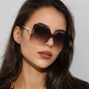 Women's Large Frame Sunglasses – A Stylish Modern Touch for a Chic Casual Look