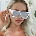 Trendy women's oversized sunglasses – for an elegant and striking look