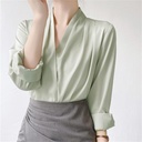 Elegant Women's Satin Blouse with V-Neck – A Soft Touch for a Distinctive Summer Look