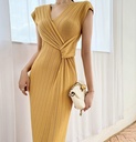 Elegant midi dress made from knitted ice linen silk fabric, offering a luxurious touch and a refreshing look—perfect for summer outfits
