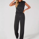 Elegant sleeveless casual women's set made of stretch fabric