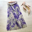 Mid-length pleated skirt with a high waist and splash print, featuring an elegant belt