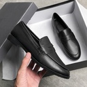 Women’s British‑style flat shoes adorned with a heart pattern