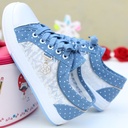 Girls’ flat canvas shoes with a breathable hollow mesh design