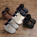 High-Top Soft-Soled Baby Shoes with a Trendy, Casual Design